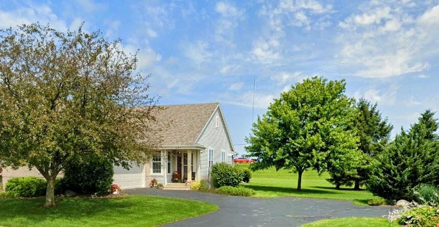 1210 Steeplechase Dr, Watertown, WI 53094