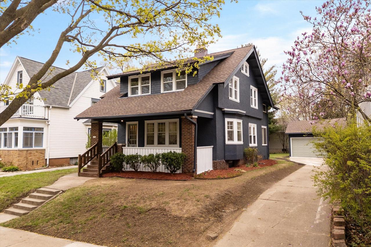 1506 N 69th St, Wauwatosa, WI 53213