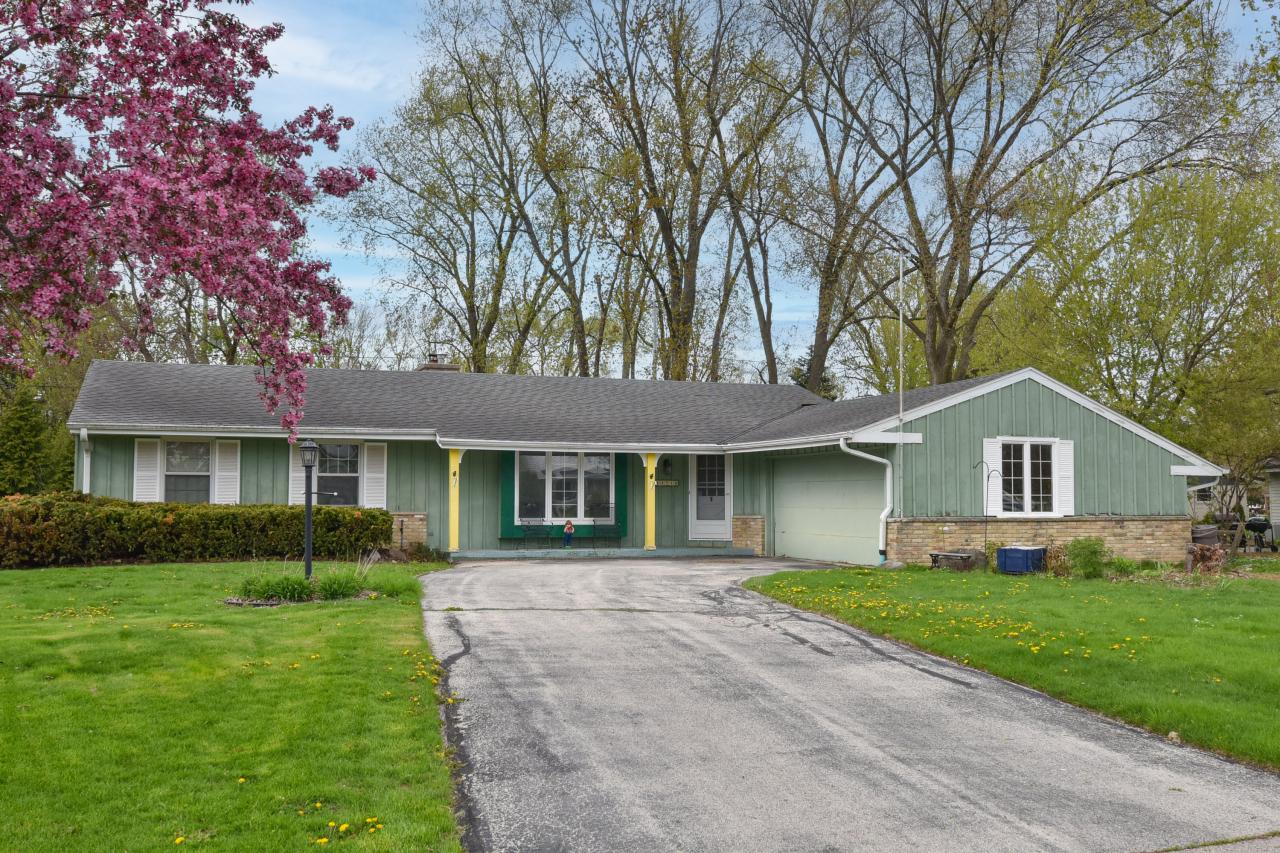 21710 Astolat Dr, Brookfield, WI 53045
