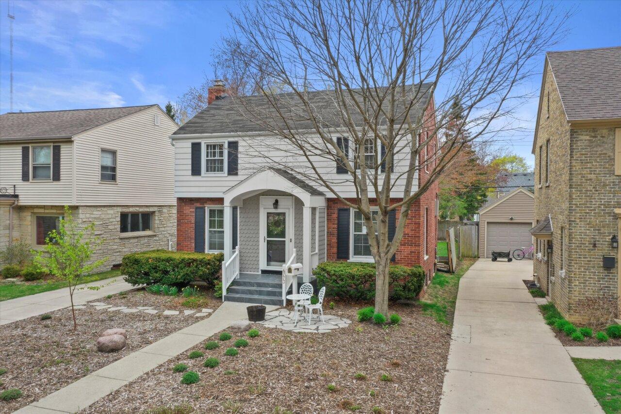 4773 N Marlborough Dr, Whitefish Bay, WI 53211