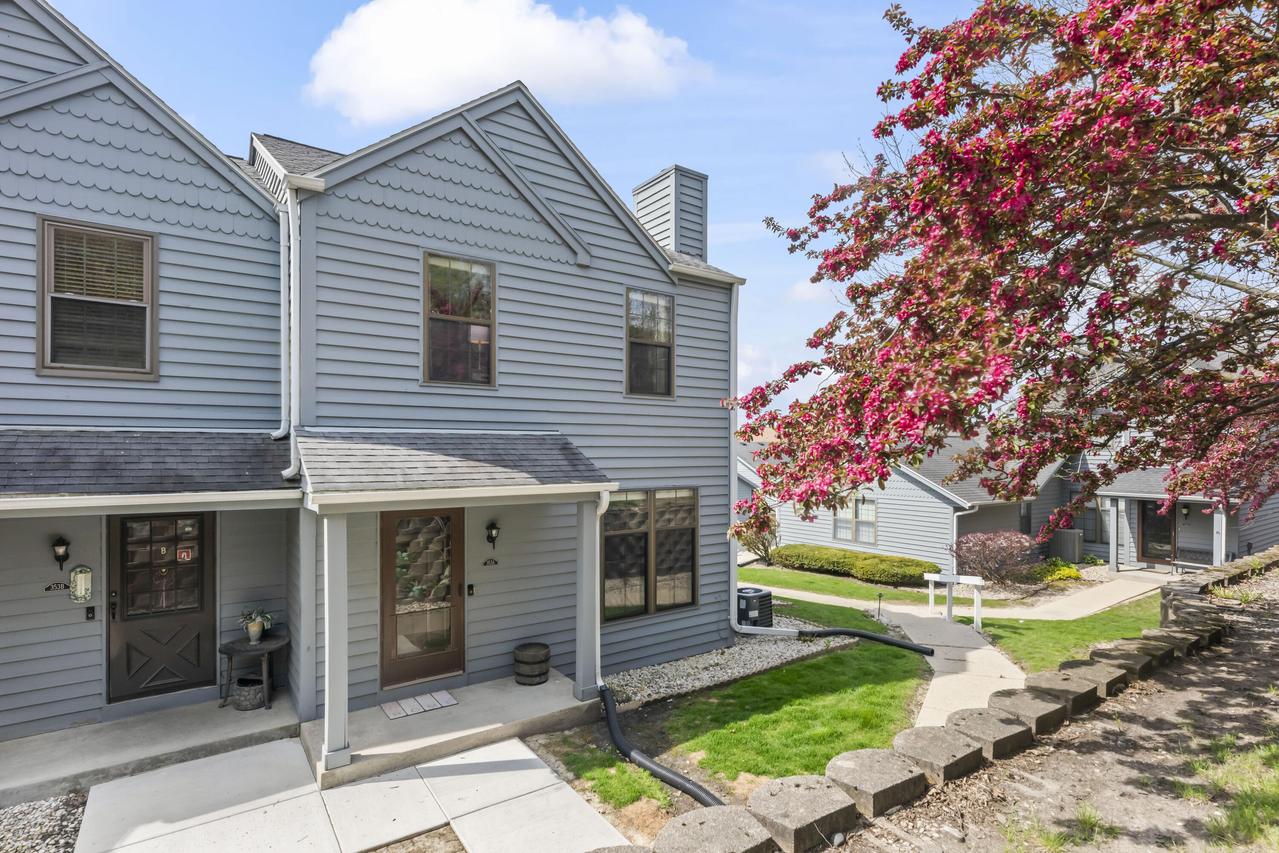 353 Lexington Ct #A, Pewaukee, WI 53072