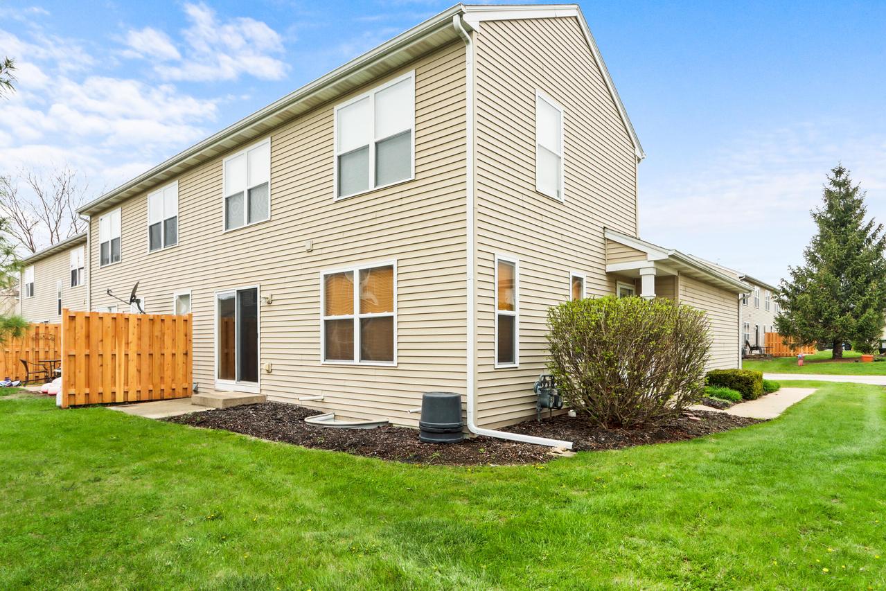 1400 Hunters Ridge #35, Genoa City, WI 53128