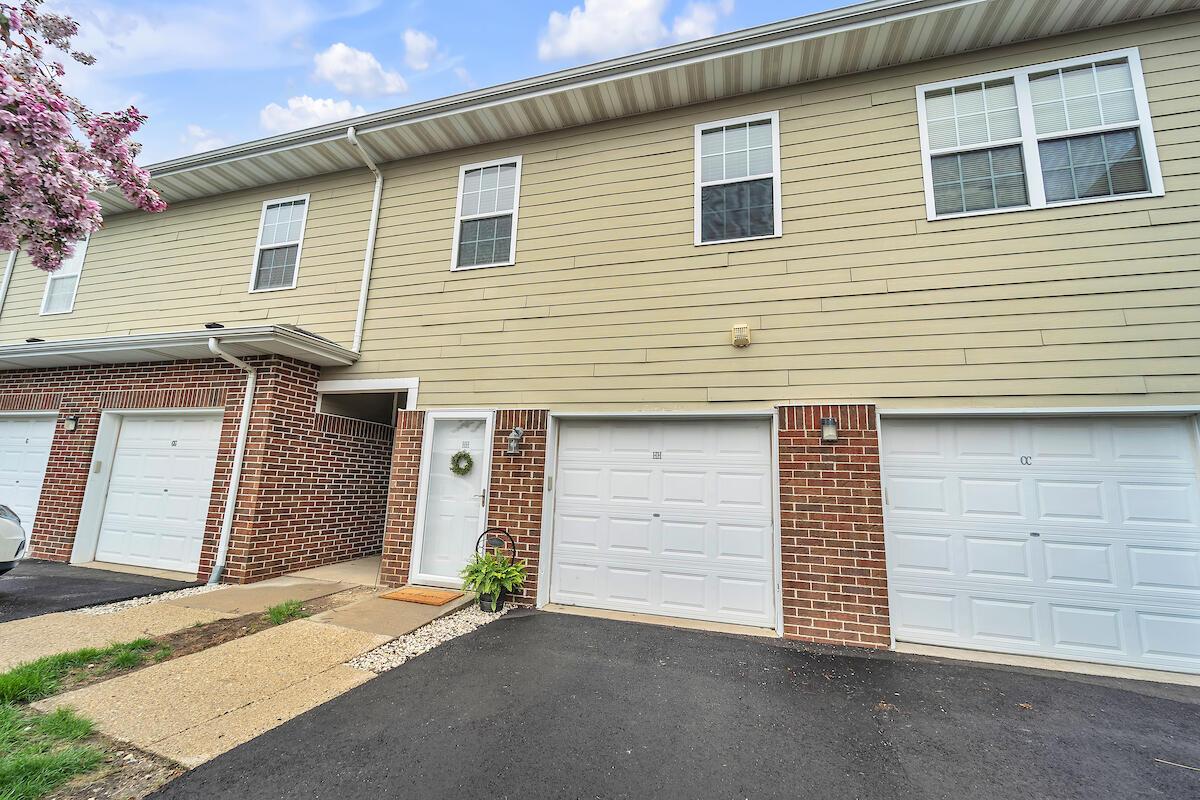 6746 100th Pl #HH, Pleasant Prairie, WI 53158