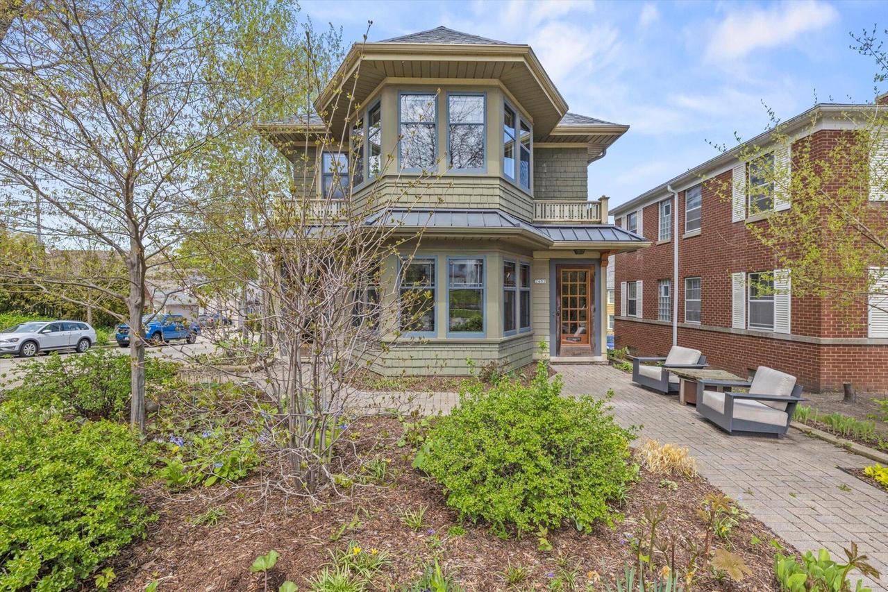 2400 E Oklahoma Ave #2402, Milwaukee, WI 53207