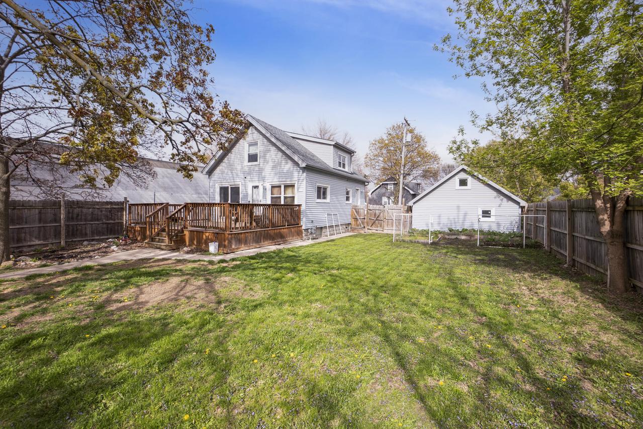 2316 S 76th St, West Allis, WI 53219