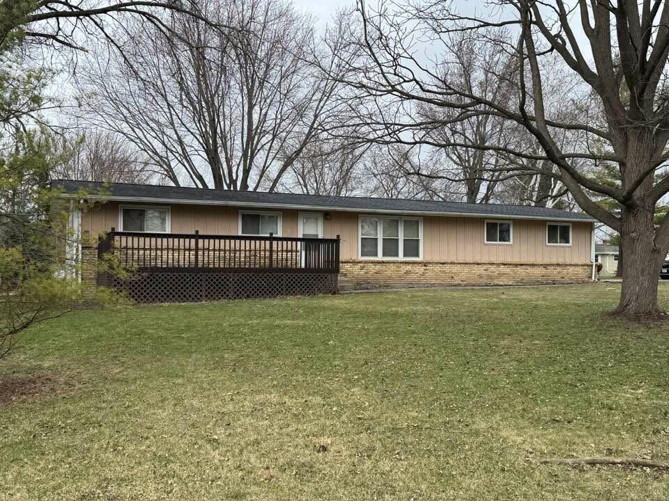 N8365 Parkview Dr, Ixonia, WI 53036