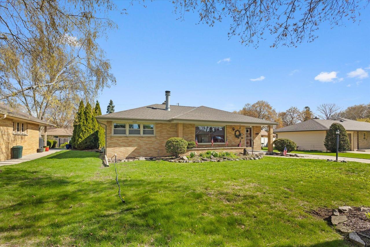7822 W Manitoba St, West Allis, WI 53219