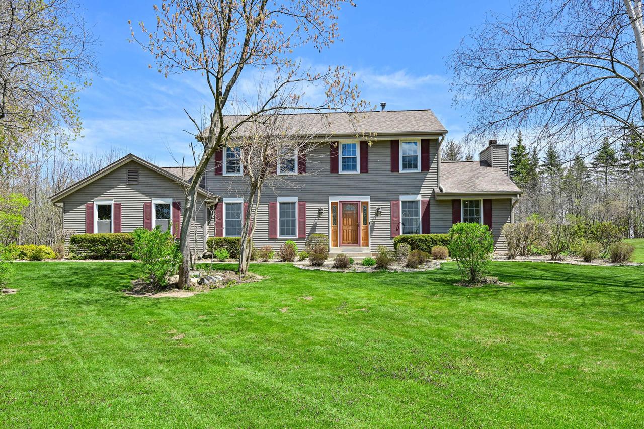 1294 Trailway Dr, Grafton, WI 53024