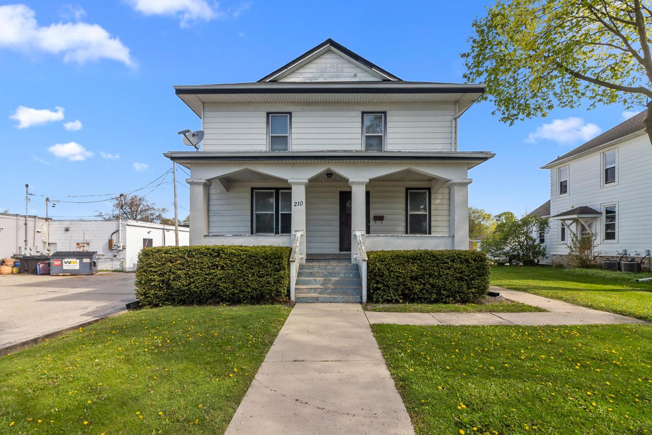 210 E Walworth St, Elkhorn, WI 53121