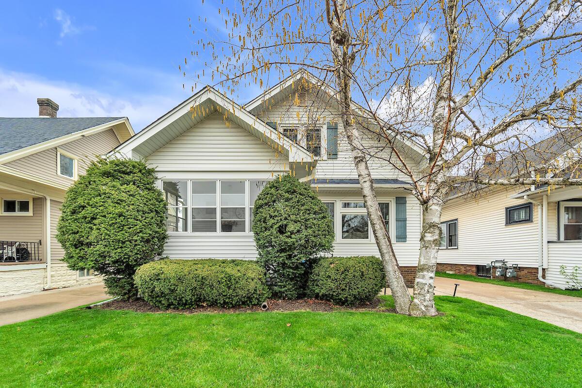 2807 Charles St, Racine, WI 53402