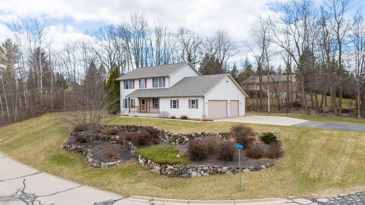 731 Hidden View, Slinger, WI 53086