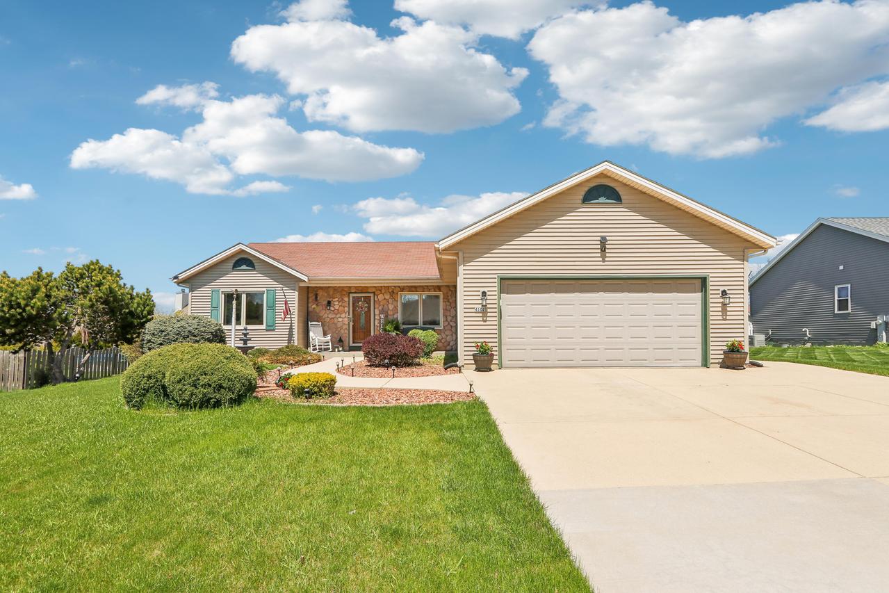 4102 W Forest Hill, Franklin, WI 53132