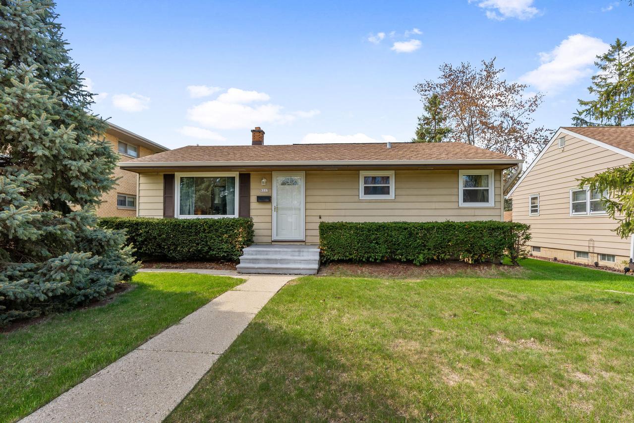9517 W Capitol Dr, Milwaukee, WI 53222