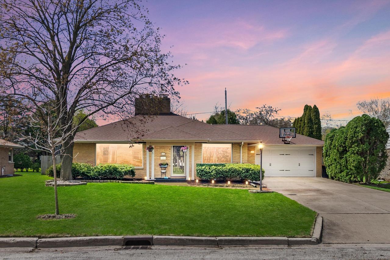 9933 W Argonne Dr, Wauwatosa, WI 53222