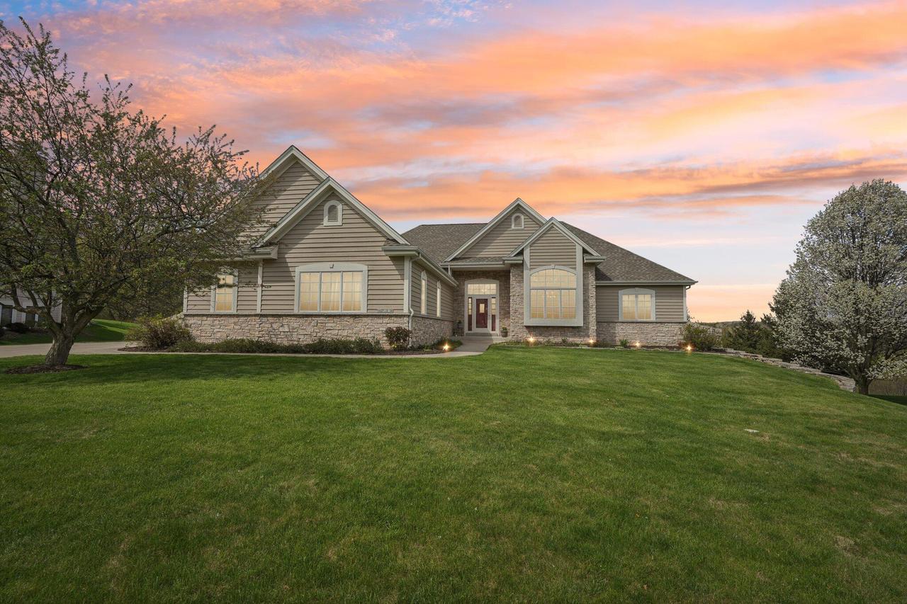 N43W29150 N Prairie Wind Cir, Delafield, WI 53072