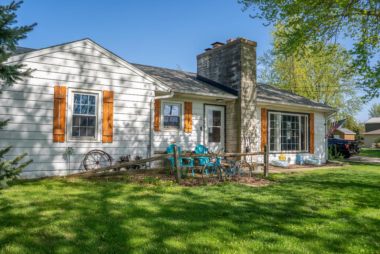 W249N8242 Hillside Rd, Lisbon, WI 53089