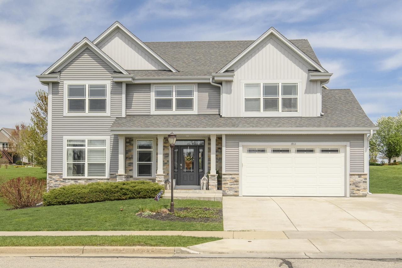 1912 Coldwater Creek, Waukesha, WI 53188