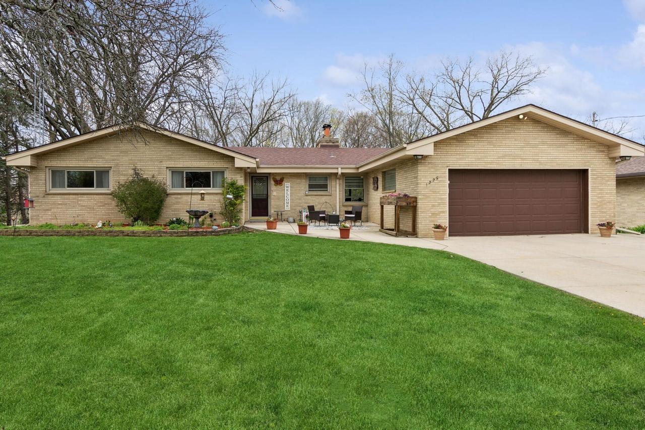 1225 N Osborne Blvd, Racine, WI 53405
