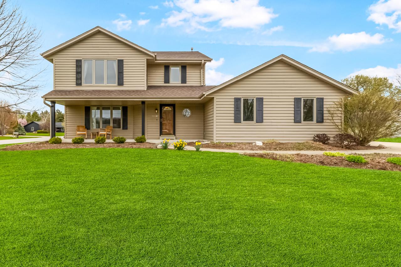 W235N7144 Prairie Ln, Sussex, WI 53089