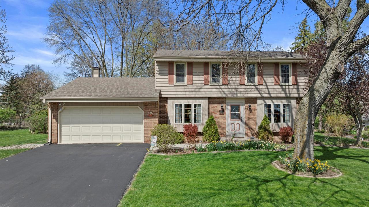 W181N8305 Destiny Dr, Menomonee Falls, WI 53051