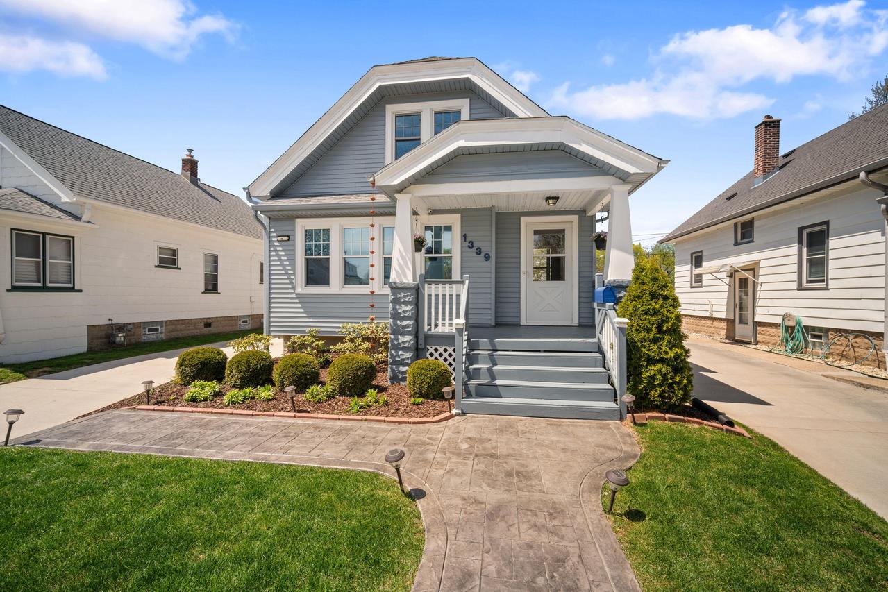 1339 S 85th St, West Allis, WI 53214