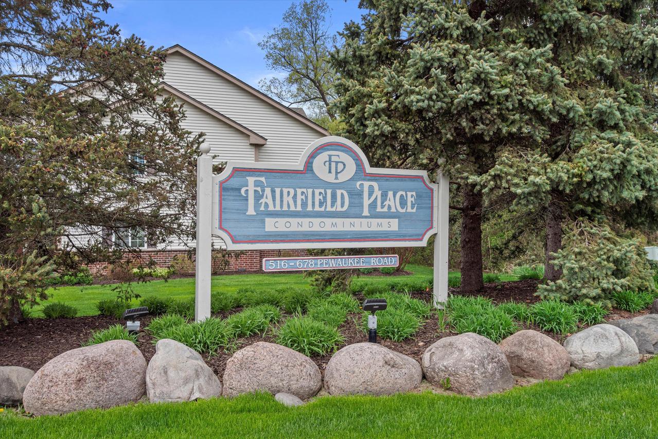 608 Pewaukee Rd #H, Pewaukee, WI 53072
