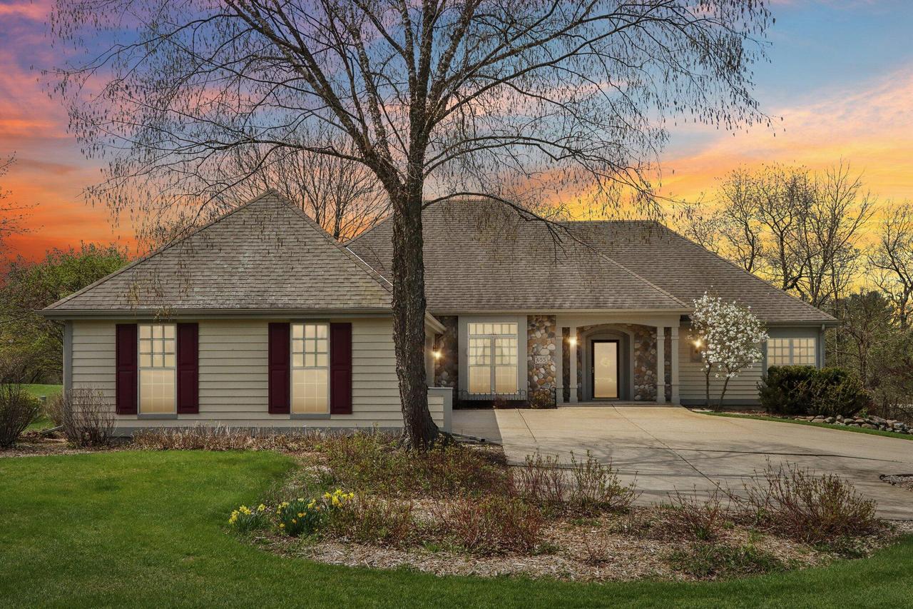 655 Moraine Ct, Richfield, WI 53017