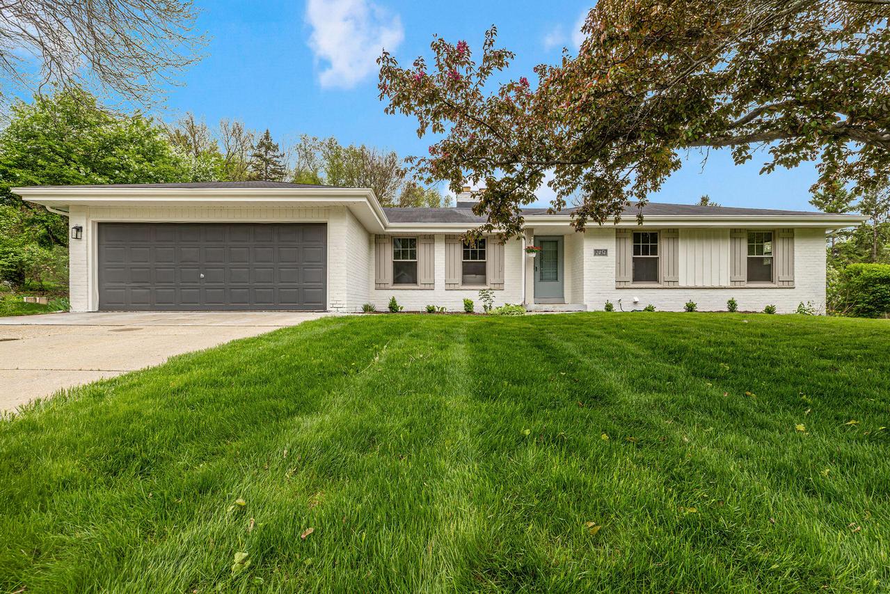 2451 Pendleton Pl, Waukesha, WI 53188