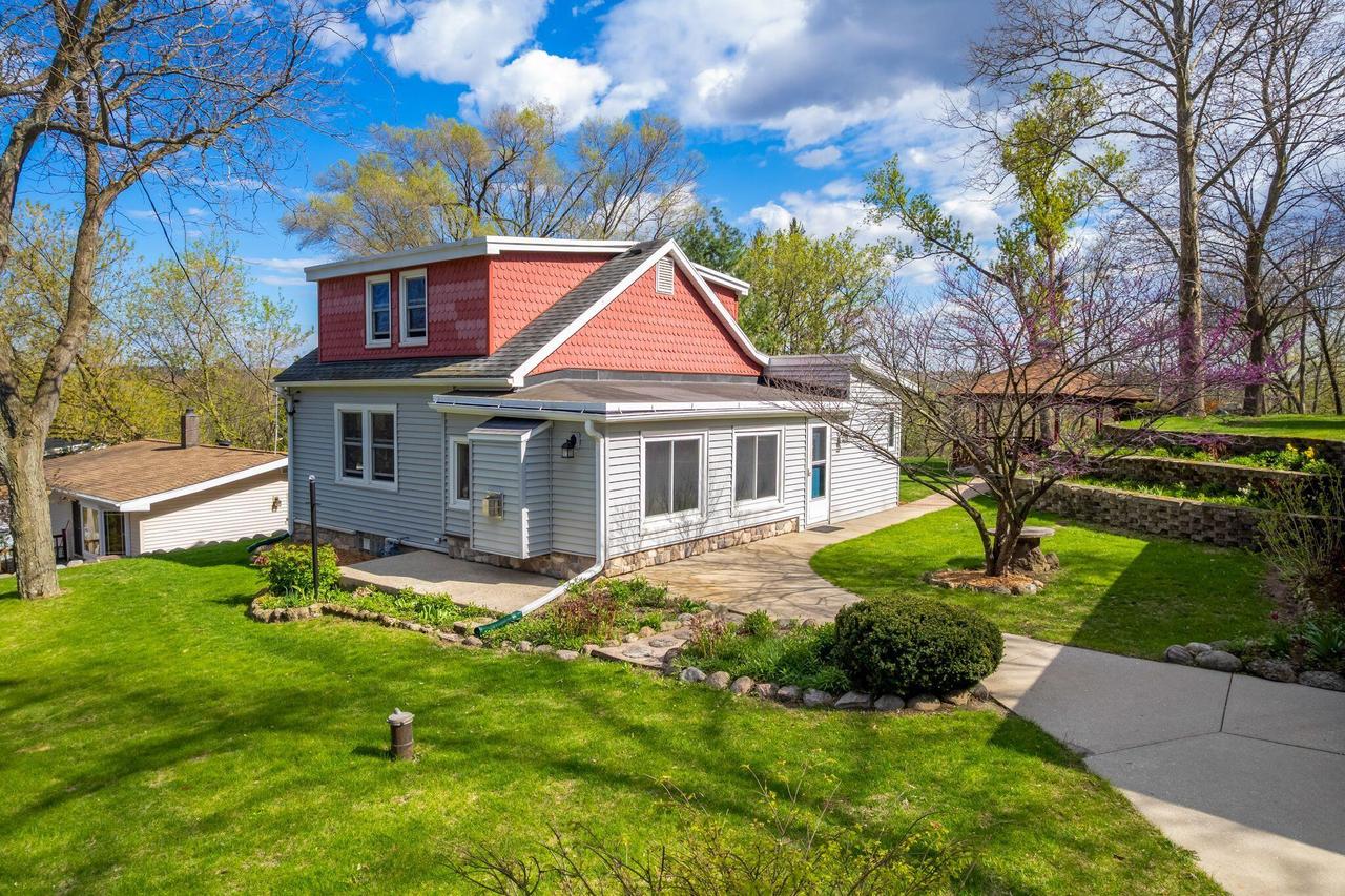 5083 Lakeview Ave, Richfield, WI 53033