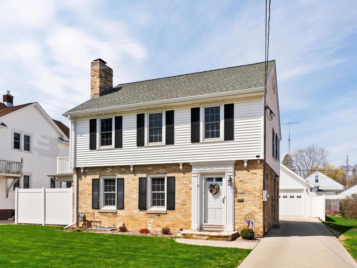 1022 N 13th St, Manitowoc, WI 54220