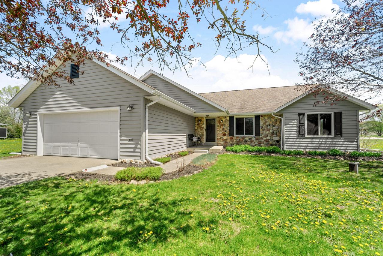 S95W35525 Bennington Dr, Eagle, WI 53119