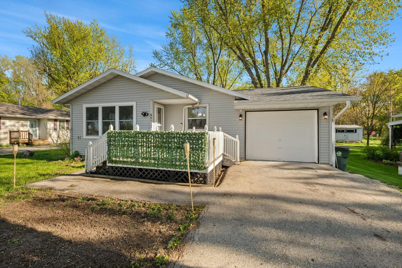 841 Legion Dr, Twin Lakes, WI 53181