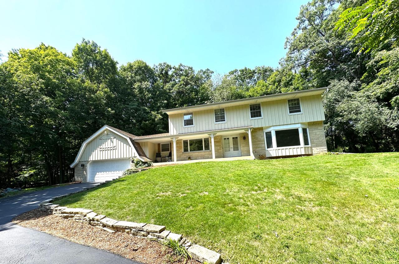 1325 Valley Ridge, Brookfield, WI 53005
