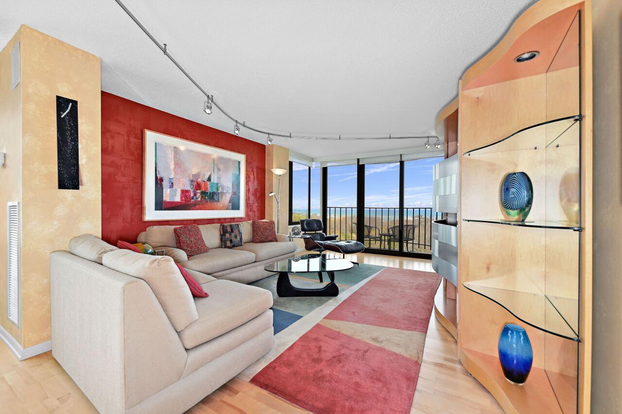929 N Astor St #908, Milwaukee, WI 53202