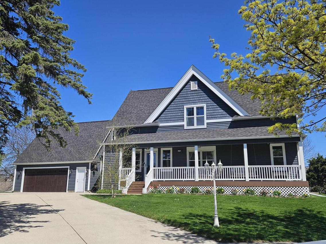 1753 Oneida Ct, Grafton, WI 53024