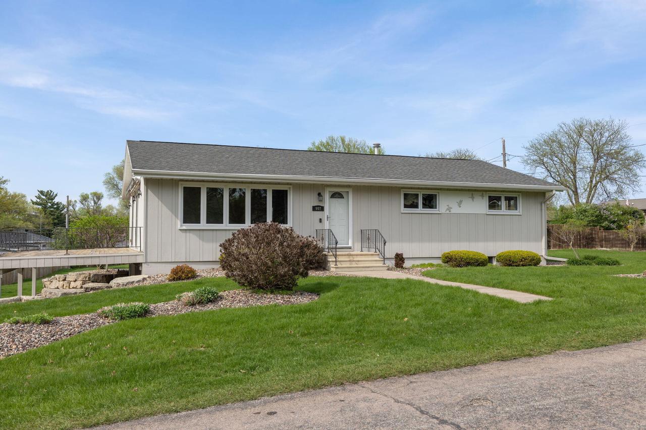 907 Lancaster St, Campbell, WI 54603