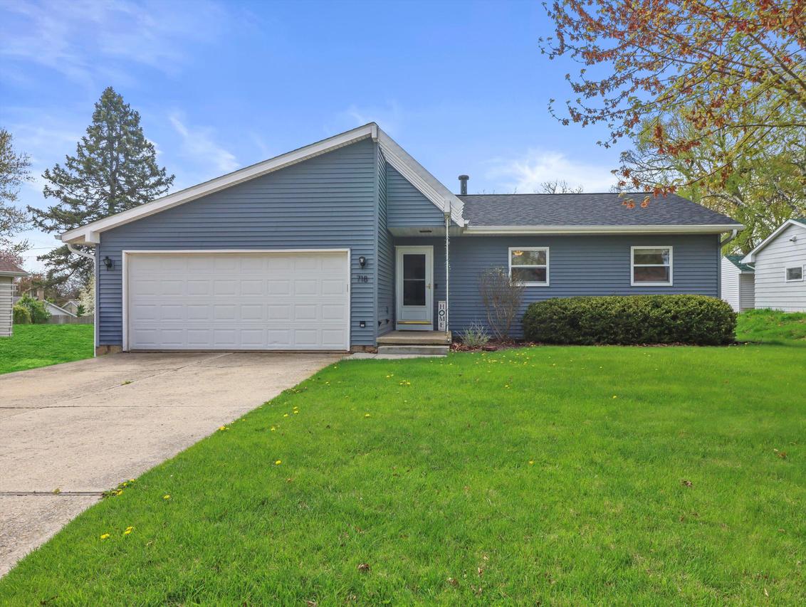 718 Oak Dr, Jefferson, WI 53549