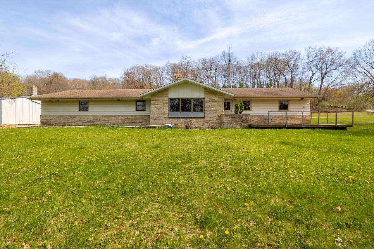 1190 Shamrock Ct, Erin, WI 53027