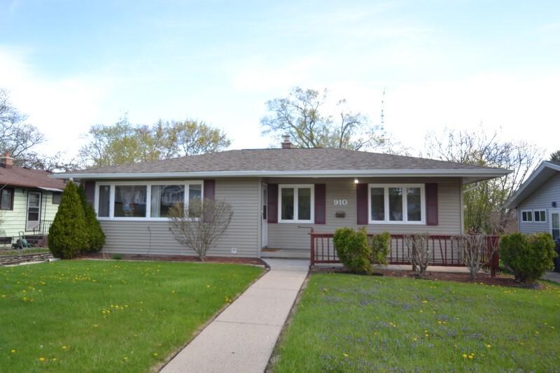910 Summit Ave, Waukesha, WI 53188