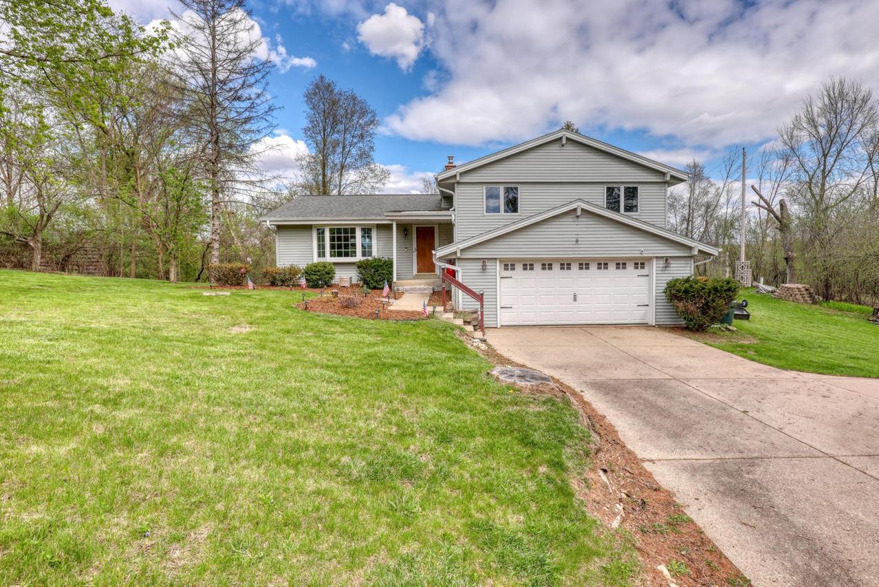 1548 St Augustine Rd, Richfield, WI 53027