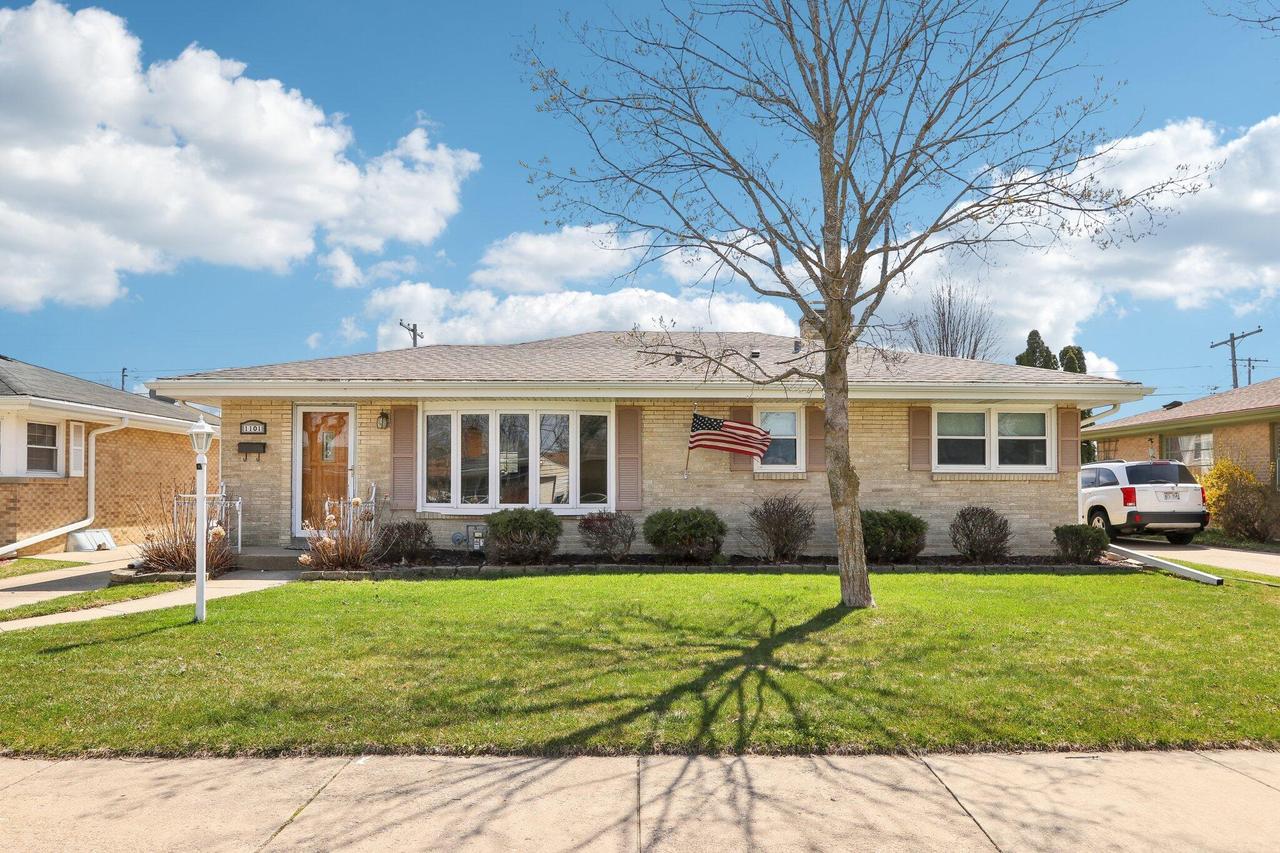1101 Sheraton Dr, Racine, WI 53402