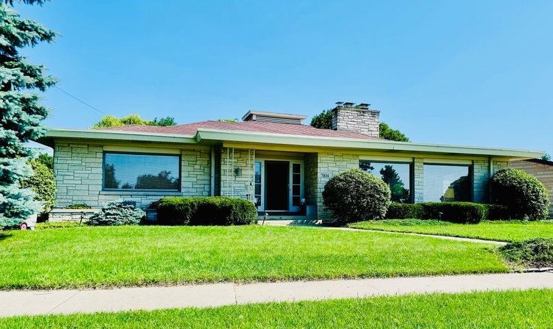 7814 2nd Ave, Kenosha, WI 53143