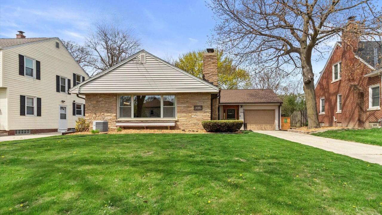 336 E Van Norman Ave, Milwaukee, WI 53207