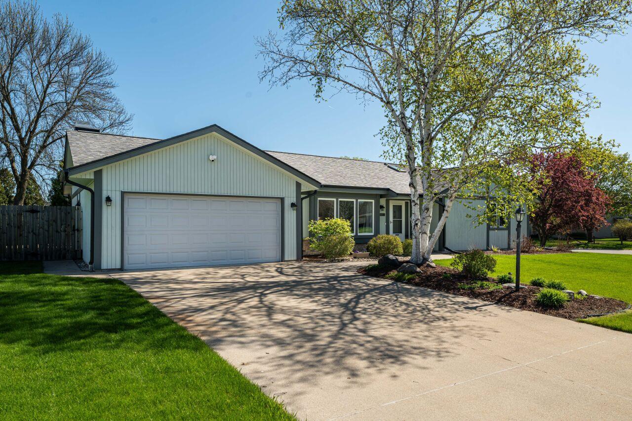 13440 W Wembly Ct, New Berlin, WI 53151