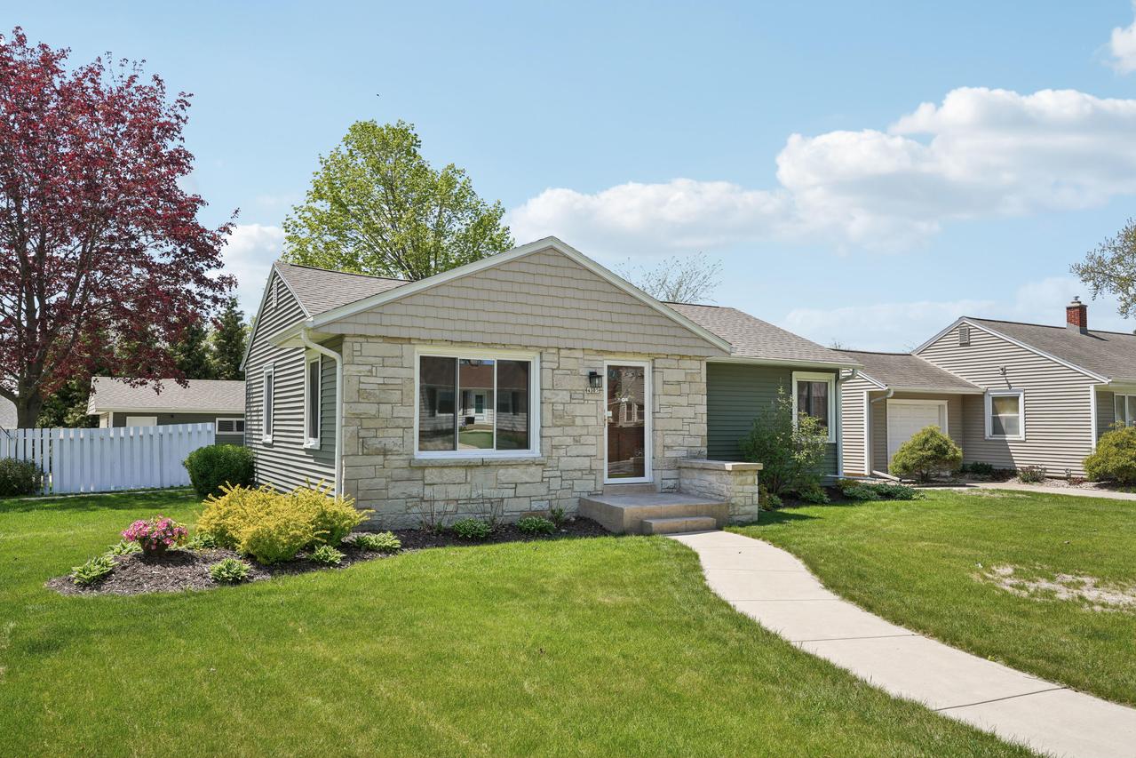 4305 Glenway St, Wauwatosa, WI 53222