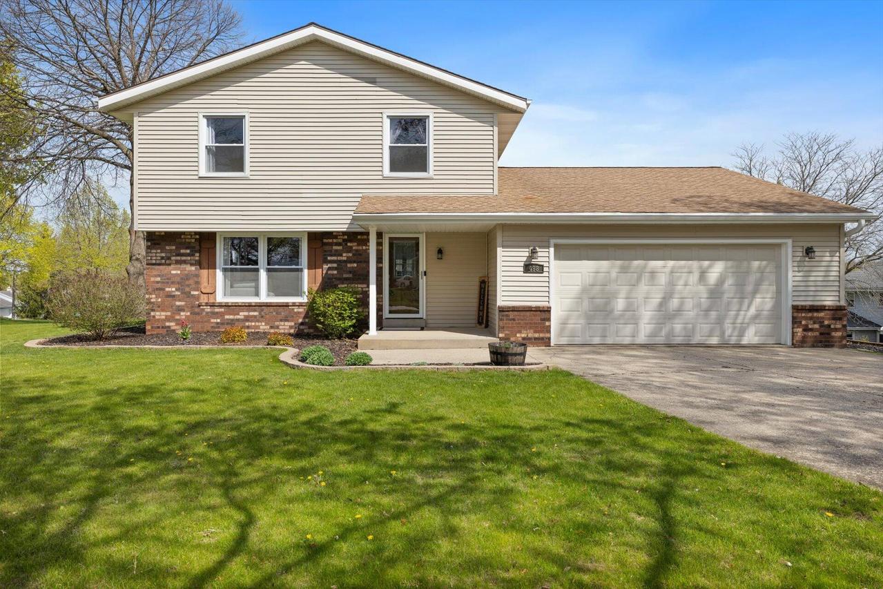 498 Park Hill, Pewaukee, WI 53072