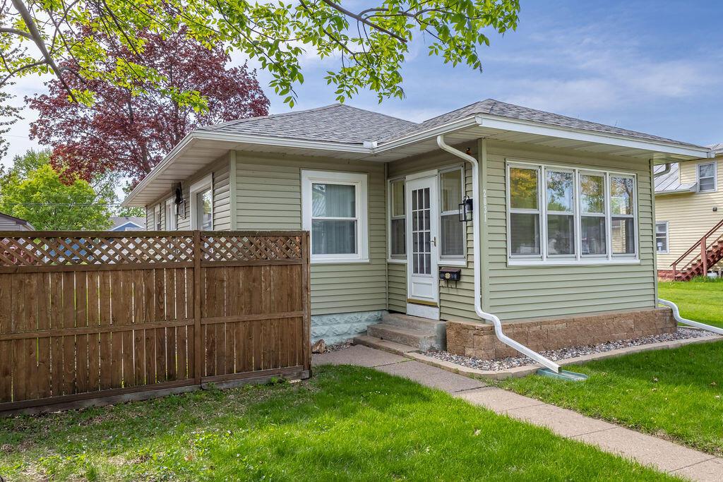 2031 Charles St, La Crosse, WI 54603