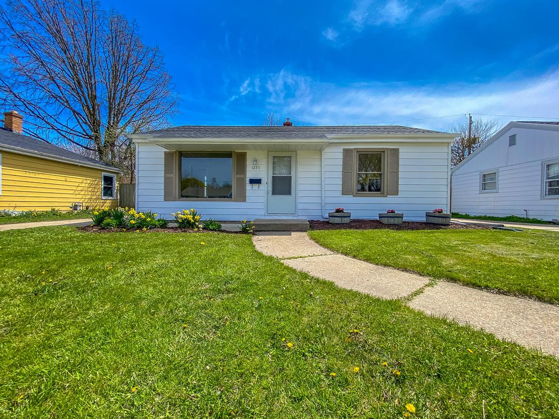 1233 Florence Ave, Racine, WI 53402
