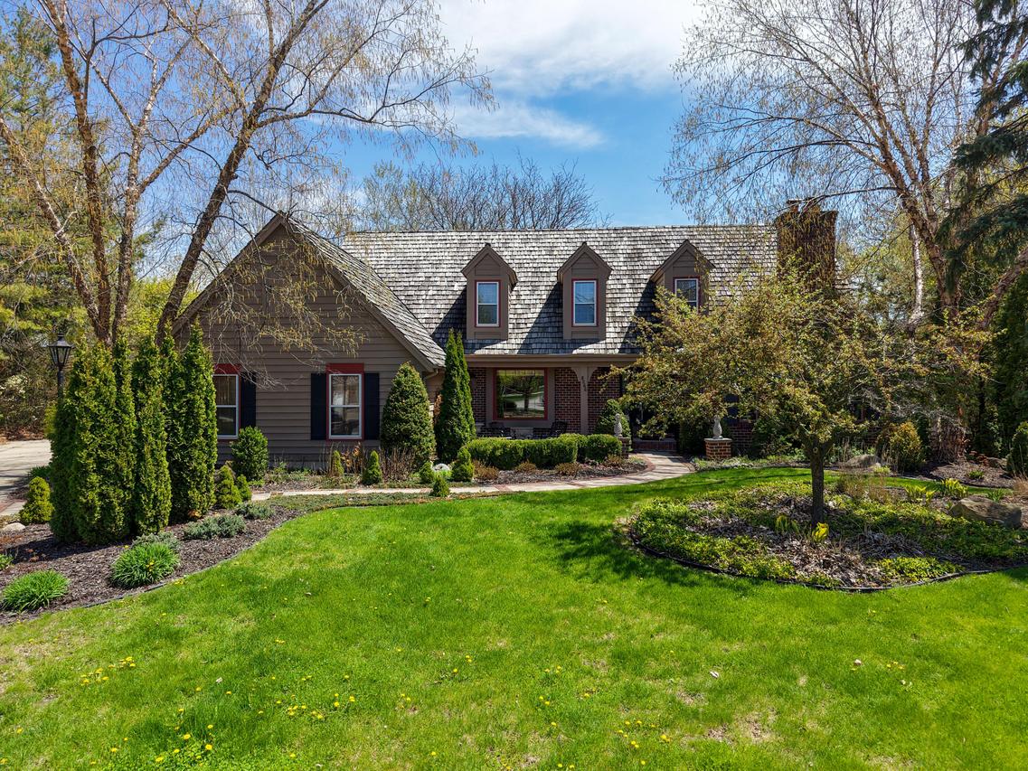 8266 S Country Club, Franklin, WI 53132