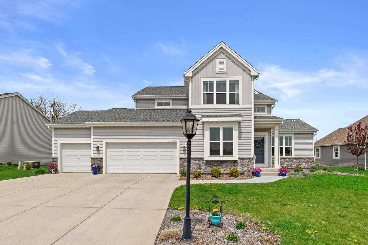 N48W15436 Aster Ct, Menomonee Falls, WI 53051